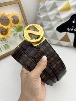 品名：杰尼亚 原单 自动带 材质：原单牛皮腰带 百分百头层牛皮腰带保证真皮，24K纯钢扣，专柜原单品质、做工精细，时尚大牌，送人自用首选 包装： 请认准如图专柜