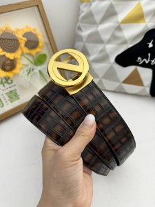品名：杰尼亚 原单 自动带 材质：原单牛皮腰带 百分百头层牛皮腰带保证真皮，24K纯钢扣，专柜原单品质、做工精细，时尚大牌，送人自用首选 包装： 请认准如图专柜