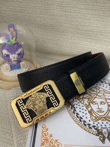 品名：Versace.范思哲 材质：原单牛皮腰带 百分百头层牛皮腰带保证真皮，24K纯钢扣，专柜原单品质、做工精细，时尚大牌，送人自用首选 包装： 请认准如图专