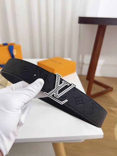 特 Lv.路易威登 全套包装 原版品质 代工厂货品 40Mm宽度 正品一体铸造五金钢扣，原厂皮料 双面原厂定制面料，区别市场货