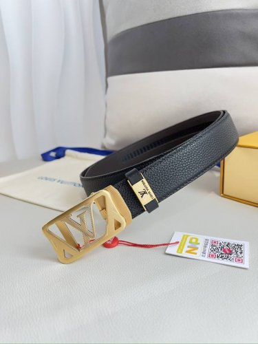 品名：Lv..路易..威登 腰带原单自动带 皮带 型号：自动扣，纯钢材质自动扣，头层牛皮自动带身，实物拍摄 材料：百分百头层牛皮，保证真皮。24K纯钢扣，永不掉