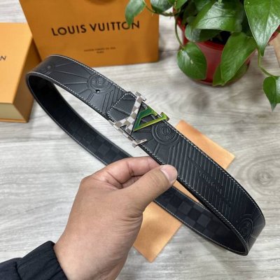 Lv.路易威登 宽40Mm双面原版小牛皮 搭配单钌钯电镀扣 完美的手感.油边 出众的设计.风格 高贵奢华 时尚大方 高清实拍 货真价实 品质保证 双面用