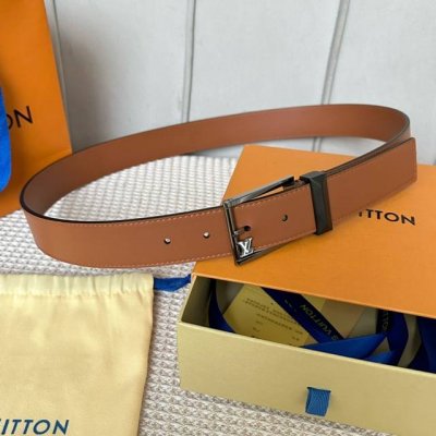 特 片裝1 寬度：35Mm 驢家ss春夏新品腰帶系列 寬度3.5Cm 意大利原廠皮料 搭配精緻菱形介子 針扣設計五金 全方位精打細磨 精密度厚金電鍍 效果很贊的