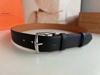 Hermes 爱马仕 时尚舒适针扣牛皮腰带，杰出的创意和精湛工艺成为成为时尚旅行艺术的象征。35毫米