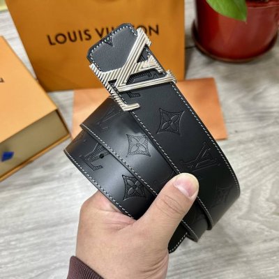 Lv.路易威登 宽40Mm双面原版小牛皮 搭配单钌钯电镀扣 完美的手感.油边 出众的设计.风格 高贵奢华 时尚大方 高清实拍 货真价实 品质保证 双面用