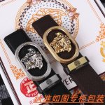 男士腰带：范思哲 原单 男士皮带：百分百头层牛皮，保证真皮。24K纯钢扣双面可用专柜同等质量， 送人自用首选 包装： 请认准如图专柜包装，赠送打孔器，银联发票，