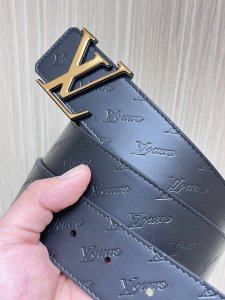特 4.0当季新款 一面进口小牛皮 一面进口帆布印花 可双面用 搭配精品扣头 实物实拍
