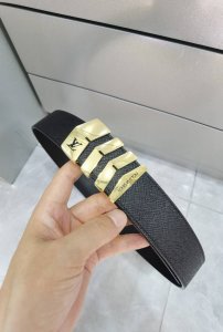 路易威登秘原单品质专柜官网同步宽度3.8精美扣头意大利进口皮纹牛皮手感极佳 上身郊果棒男士最爱商务休闲长度100一125下单请留言长度