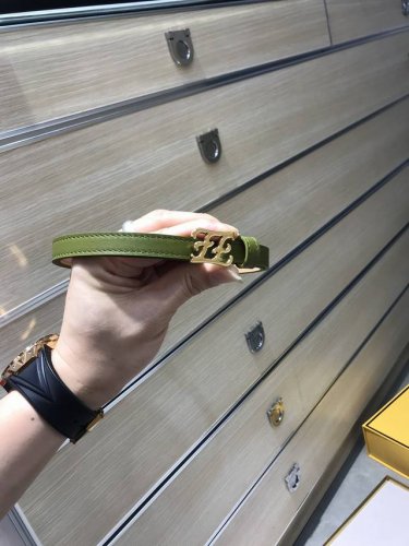 配送专柜包装 打孔针 特批新款 Fd 宽15Mm 标志造型宽皮带，原版铆钉钢扣，进口双面原版双色小牛皮配制成，原版走线，镀金表面金属制品，品质保证，非市场通货！