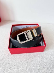 品名：卡地亚 Cartier 原单 腰带 皮带 型号：挂扣，原版经典纯钢材质扣头，实物拍摄，双面头层牛皮 材料：百分百头层牛皮，保证真皮。双面可用专柜同等质量，