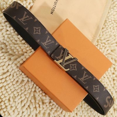 特P200 L联名合作款出货 劲爆款式 宇宙大牌Louisvuitton与街头潮流品牌Supreme联合设计 一种破天荒的趣味感 突破性十足 精钢锻造五金 Lv