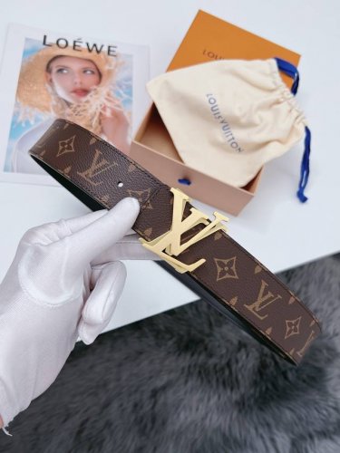 特 Lv.路易威登 全套包装 原版品质 代工厂货品 40Mm宽度 正品一体铸造五金钢扣，原厂皮料 双面原厂定制面料，区别市场货
