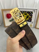品名：Lv..路易..威登自动带 材质：原单牛皮腰带 百分百头层牛皮腰带保证真皮，24K纯钢扣，专柜原单品质、做工精细，时尚大牌，送人自用首选 包装： 请认准如