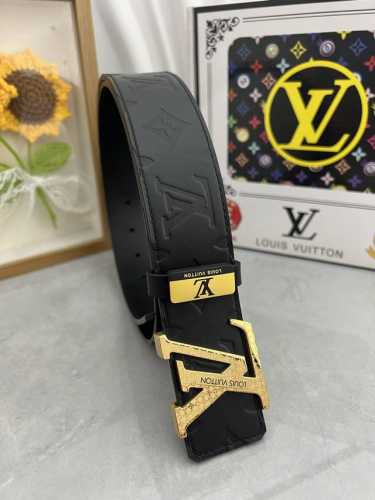 品名：Lv..路易..威登原单 材质：原单牛皮腰带 百分百头层牛皮腰带保证真皮，24K纯钢扣，专柜原单品质、做工精细，时尚大牌，送人自用首选 包装： 请认准如图