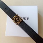 品牌:罗意威 价格:特 尺寸:带宽32mm 正品尺寸 五金材质:专柜精品扣，真空电镀，工艺精细 带身材质:天然头层牛皮，质感十足，手感柔软。时尚个性，经典百搭！