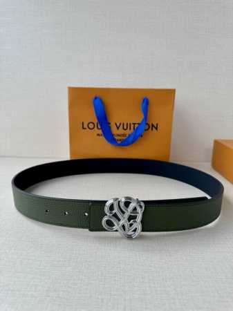 3.4宽奢华款现代 Taurillon 皮革，饰以雅致大方的标志性 Lv 首字母。柔软结实的皮带，可搭配从礼服到休闲装各种服饰 - 点击图像关闭