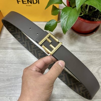 Fendi 芬迪 专柜同款 宽4.0Cm 双环正反用腰带 Ff按钉搭扣 咖啡色Cuoio Romano皮革材质 反面面料带有烟草黄和黑色Ff图案 四方金属饰面