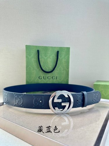 特P200 宽度4.0 Gucci 历史细节和现代元素是Gucci最新系列的特点。历史的花押字硬件致敬品牌的创始人Guccio Gucci。这款腰带采用黑色皮革