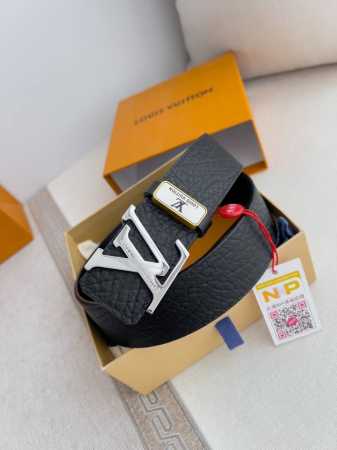 品名： Lv..路易..威登腰带皮带原单 型号：挂扣，经典纯钢材质挂扣，头层牛皮，图片实物拍摄 材料：头层牛皮，挂扣系列，纯钢材质扣头，钯镀电镀工艺永不掉色。原 - 点击图像关闭