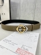 特 宽度4.0Cm Gucci 互扣式双G Logo填油扣，源自品牌辉煌的70年代典藏设计，经过重新诠释而别具新意。呈现于纤细压花皮革腰带之上。