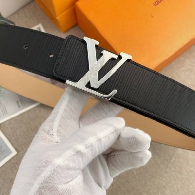 Lv 特种皮腰带系列 ，原厂五金精品不锈钢扣，手感柔软舒适 宽4.0Cm。