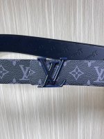 特 4.0当季新款 一面进口小牛皮 一面进口帆布印花 可双面用 搭配精品扣头 实物实拍