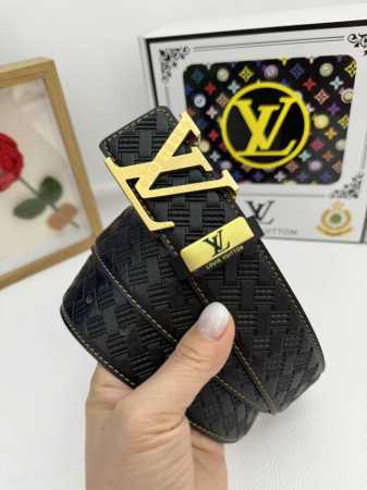 品名：LV..路易..威登原单 材质：原单牛皮腰带 百分百头层牛皮腰带保证真皮，24K纯钢扣，专柜原单品质、做工精细，时尚大牌，送人自用首选 包装： 请认准如图 - 点击图像关闭