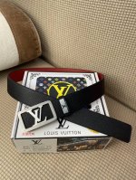 品名：Lv..路易..威登原单 材质：原单牛皮腰带 百分百头层牛皮腰带保证真皮，24K纯钢扣，专柜原单品质、做工精细，时尚大牌，送人自用首选 包装： 请认准如图