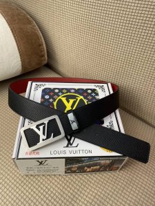 品名：Lv..路易..威登原单 材质：原单牛皮腰带 百分百头层牛皮腰带保证真皮，24K纯钢扣，专柜原单品质、做工精细，时尚大牌，送人自用首选 包装： 请认准如图