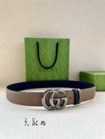 宽度4.0Cm Gucci系列，品牌标志性的双G原单钢扣标识经重新诠释后，以光彩夺目的金色调呈现在这款手掌纹腰带上。