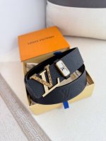 品名： Lv..路易..威登腰带皮带原单 型号：挂扣，经典纯钢材质镶钻挂扣，头层牛皮，图片实物拍摄 材料：头层牛皮，挂扣系列，纯钢材质扣头，钯镀电镀工艺永不掉色