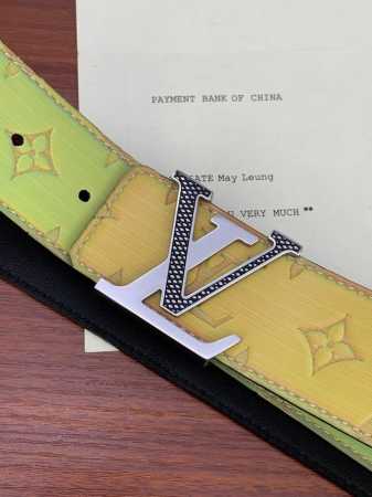 特 4.0宽 :Shape 双面腰带拼接 Monogram Prism 压纹与小牛皮，Shape 搭扣，以 春夏系列 Lv Shape 腰带的崭新呈现跻身全新 - 点击图像关闭