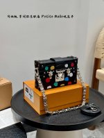 礼盒包装 升级版！ Size：19*12Cm Lv 草间弥生 Yayoi Kusama联名第一弹小盒子Petite Malle Lv Petite Malle波