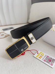 品名：范思哲.Versace.皮带腰带自动皮带 型号：自动带，纯钢材质经典人头自动扣，图片实物拍摄 腰带：百分百头层牛皮，自动带身，保证真皮。2