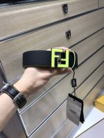 配送专柜包装 打孔针 特 宽40Mm，原单进口双面头层牛皮，搭配原单钌钯电镀F双色扣，手感.油边近乎完美，原产皮料定制，质感无可挑剔，出众的细节，高清实拍，货真
