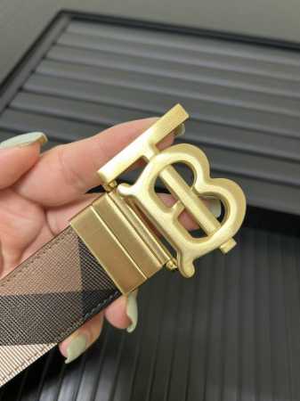 特 Burberry 巴宝莉专柜同步上新精选品牌标志性london格纹 搭配平滑皮革内衬设计 精致优雅 简单大方--宽度3.5Cm - 点击图像关闭
