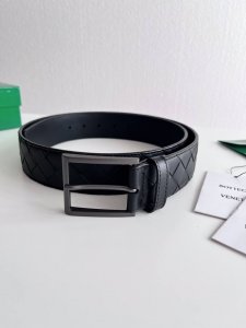特 P250 Bv 新款男士宽版编织腰带 纯手工Intreccio大格子编织 双面意大利小牛皮搭配枪色方形针扣 侧面有标示 宽度40Mm 颜色: 黑色