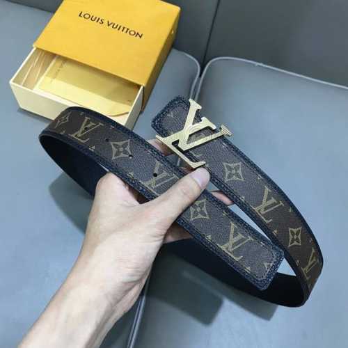 特 寬度：40Mm 男士最新頂級原單腰帶 此款腰帶雙面可用 搭配新款316鋼搭扣 雙面選用進口原廠Togo荔枝 與專櫃一致 以一當二