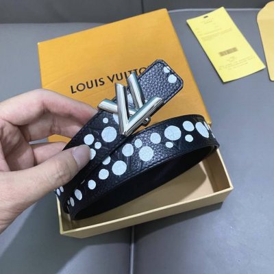 特 寬：30Mm 驢家新品 Ss23特別限定女士腰帶 驢家&草間彌生聯名系列 真空鍍鈀亮面字母搭扣 原廠荔枝紋飾有手繪立體波點印花紋 進口小牛皮底 雙面用