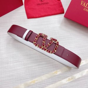 配送专柜全套包装 等级：专柜同步.原版包装.代购级别 材料：Valentino 此款采用进口原版皮搭配纯铜经典V字扣 多色可选 双面用设计 时尚潮流 专柜宽度：