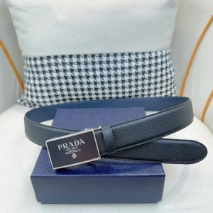 特 品牌：Prada 进口小牛皮，手感细腻柔软。搭配纯钢精品扣，内穿式自动扣男士必备！宽度：3.5Cm