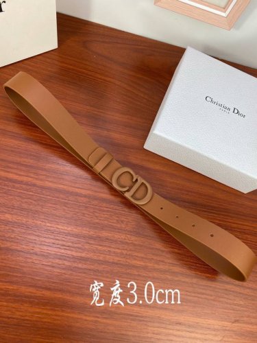 宽度3.0Cm Dior 迪奧 爆款平面無線帶身 Saddle土黄色牛皮革皮带。烤漆金属“Cd”标志 採用進口雙面頭層牛皮