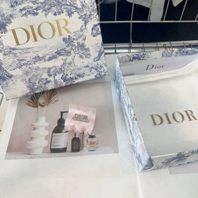 配包装盒 Dior 迪奥 D家新款抓夹，夏日小清新系列，时尚百搭！简单实用，超级好看！人手必备款