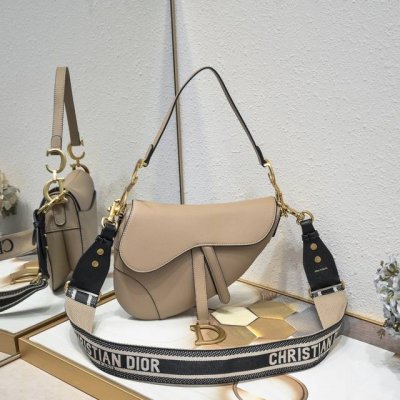 大号 Dior Saddle 灰褐色手掌纹系列 配专柜盒子 大号尺寸：25.5 X 20 X 6.5 厘米 Be A Classic With Classics