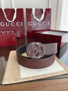 绝美Gucci 双G扣男士新款腰帶 專櫃同步 寬4厘米 雙面進口荔枝紋雙面雙色可用 精緻真空電鍍雙G鋼扣 時尚百搭款