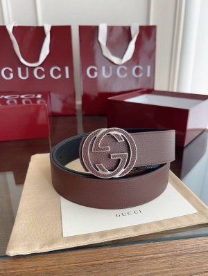 绝美Gucci 双G扣男士新款腰帶 專櫃同步 寬4厘米 雙面進口荔枝紋雙面雙色可用 精緻真空電鍍雙G鋼扣 時尚百搭款