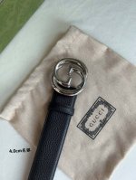 Gucci全新设计系列让人们刷新了对这个品牌的认知，介于奢华与街头的设计让品牌的热度达到前所未有的高度！该款新Logo设计腰带原版荔枝纹理4.0Cm。