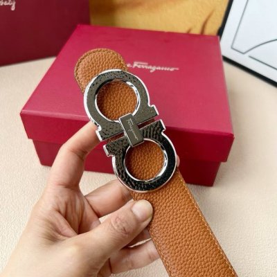 特 品牌：菲拉格慕新款进口3. 8平滑双面头层小牛皮，手感细腻柔软。搭配纯钢平滑精品钢扣，男士必备！宽度： 3. 8Cm平滑钢扣头层牛皮皮带