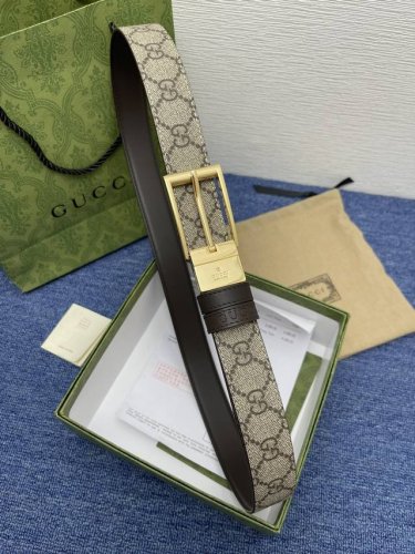 品牌 古驰 Gucci 特 描述 采用高级gucci Signature真皮精制而成，触感厚实，饰以双g商标带扣。腰带为意大利尺寸，请在购买前参阅腰带尺寸指南.