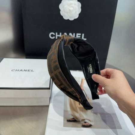 配包装盒 Fendi 芬迪 F发箍，复古气质美，简约百搭！小姐姐闭眼入 - 点击图像关闭